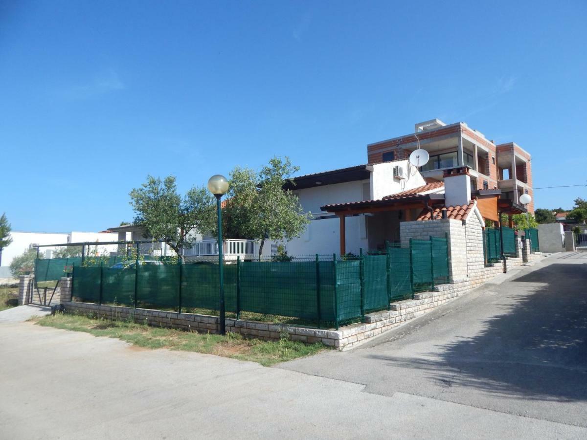 Apartman Duje Petrcane Esterno foto